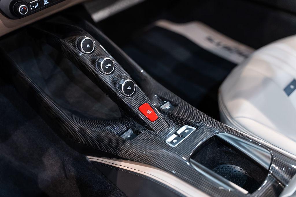 http://www.koenigseggchicago.com/galleria_images/173/173_p47_l.jpg