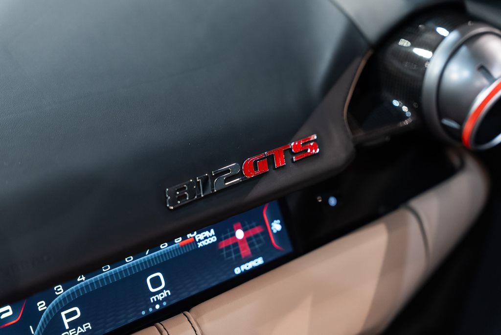 http://www.koenigseggchicago.com/galleria_images/173/173_p49_l.jpg