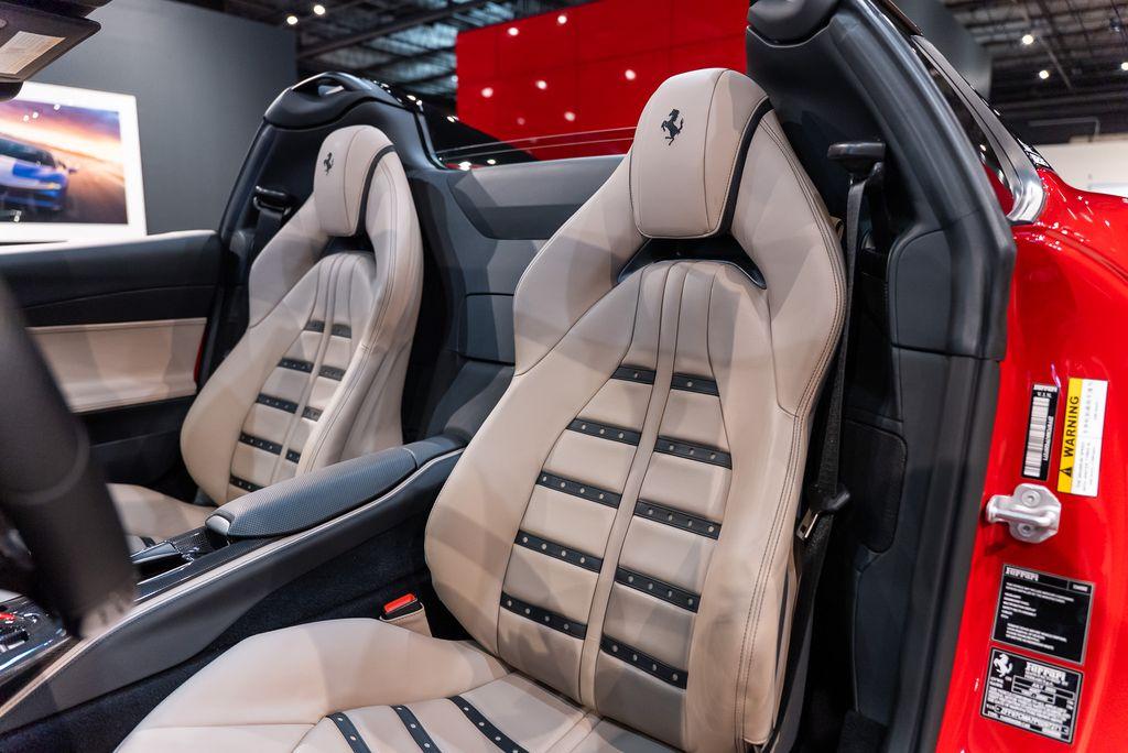 http://www.koenigseggchicago.com/galleria_images/173/173_p4_l.jpg