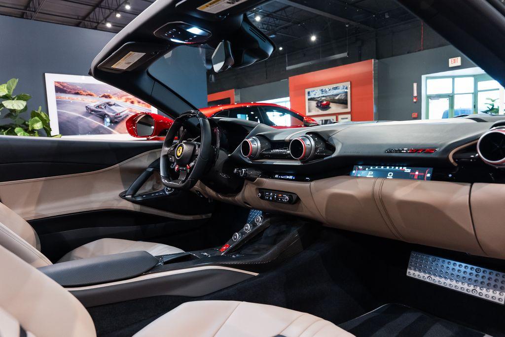 http://www.koenigseggchicago.com/galleria_images/173/173_p50_l.jpg