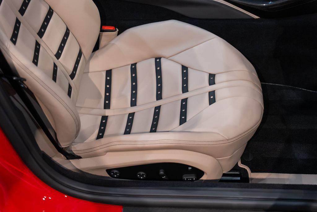 http://www.koenigseggchicago.com/galleria_images/173/173_p51_l.jpg
