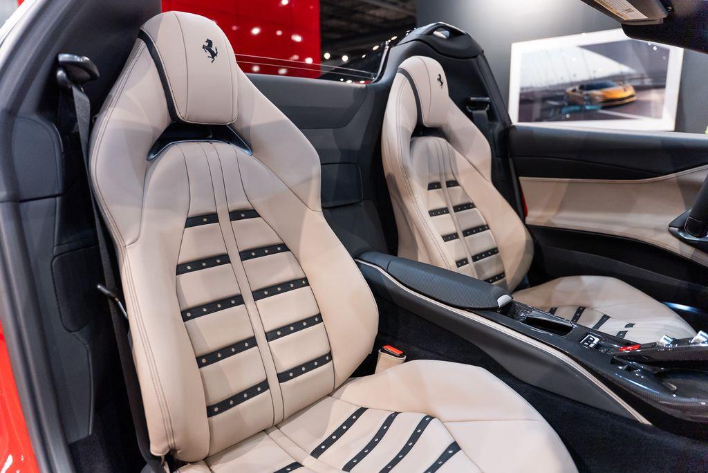 http://www.koenigseggchicago.com/galleria_images/173/173_p52_l.jpg