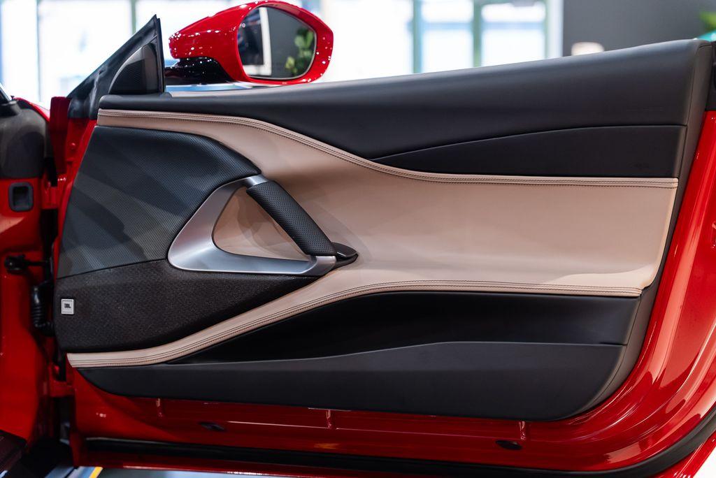 http://www.koenigseggchicago.com/galleria_images/173/173_p53_l.jpg