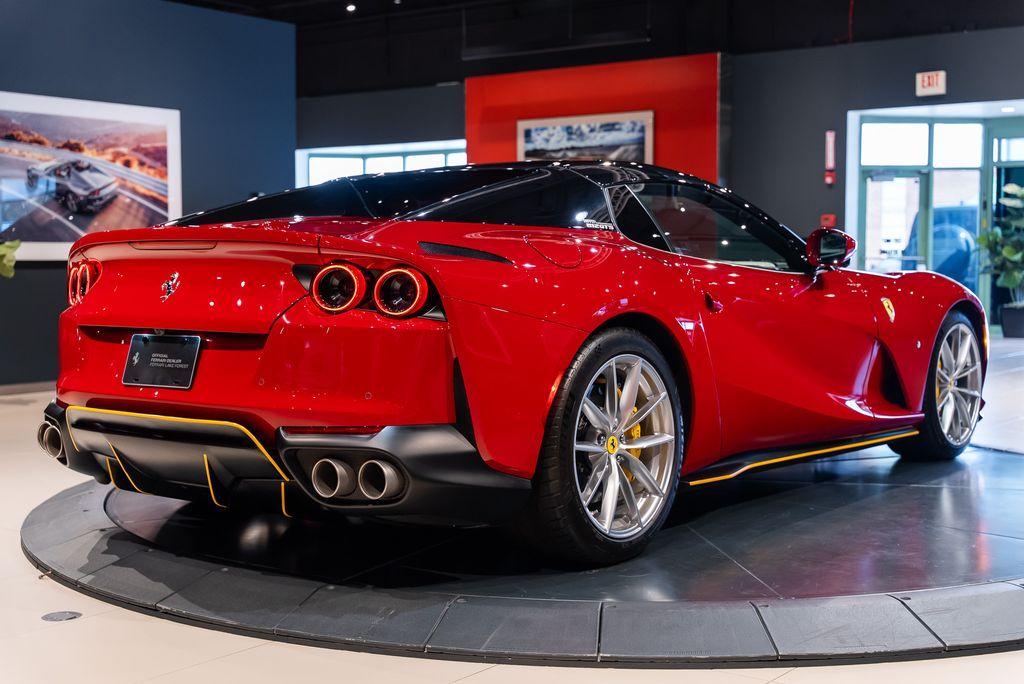 http://www.koenigseggchicago.com/galleria_images/173/173_p56_l.jpg
