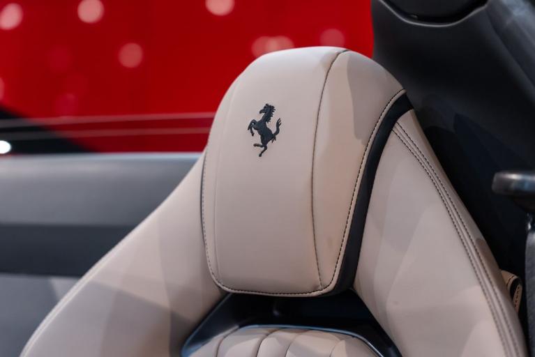 http://www.koenigseggchicago.com/galleria_images/173/173_p6_f.jpg