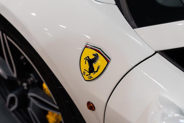 http://www.koenigseggchicago.com/galleria_images/174/174_p12_f.jpg
