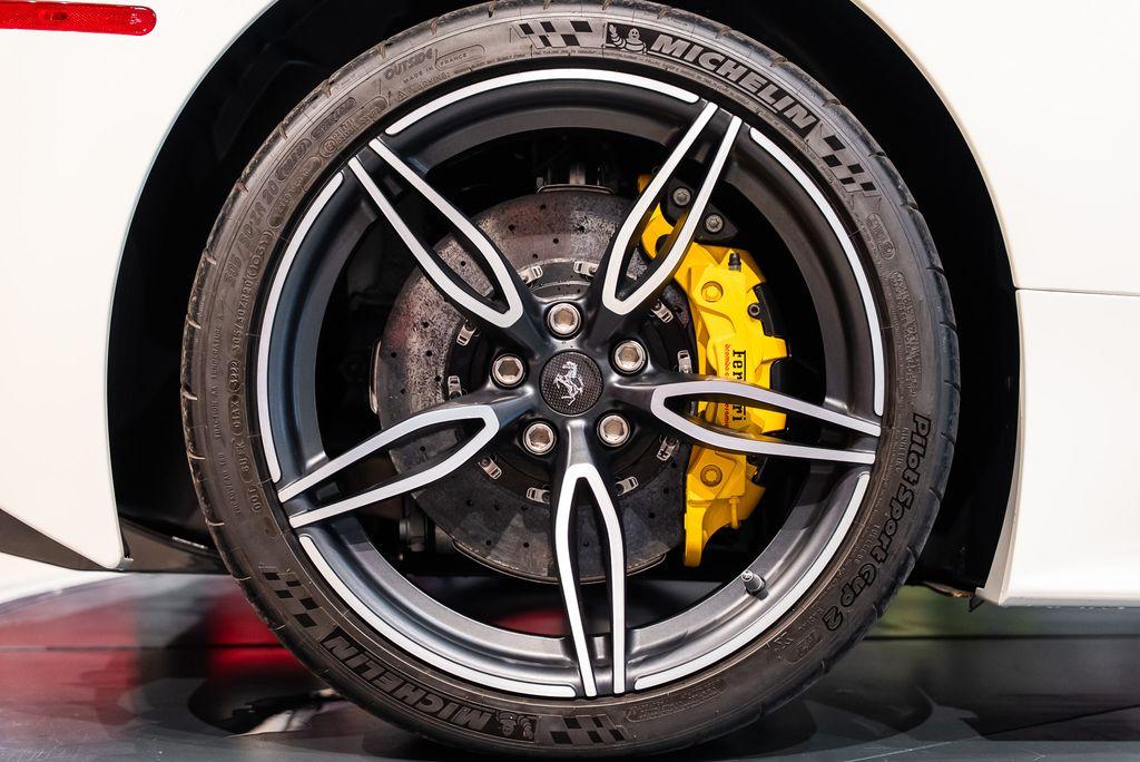 http://www.koenigseggchicago.com/galleria_images/174/174_p16_l.jpg