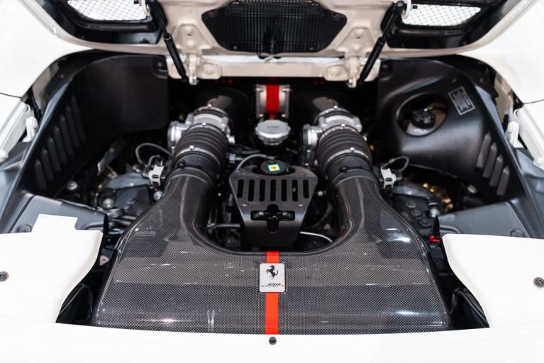 http://www.koenigseggchicago.com/galleria_images/174/174_p22_f.jpg