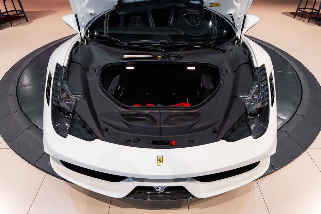 http://www.koenigseggchicago.com/galleria_images/174/174_p25_l.jpg