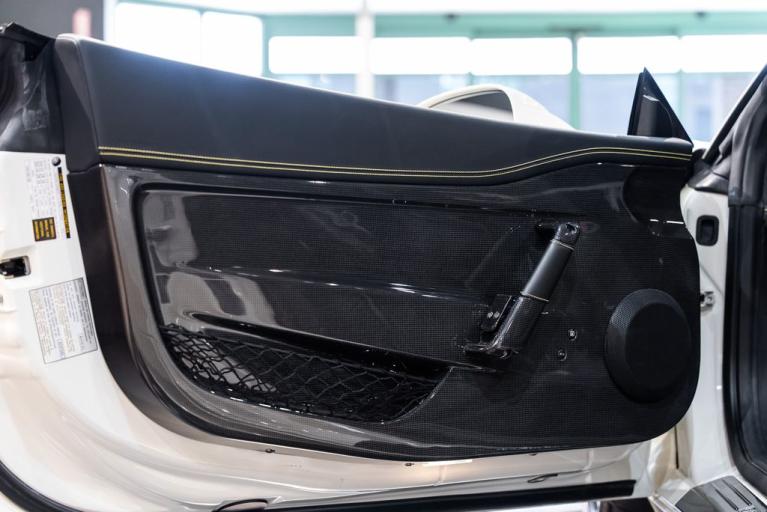 http://www.koenigseggchicago.com/galleria_images/174/174_p28_f.jpg