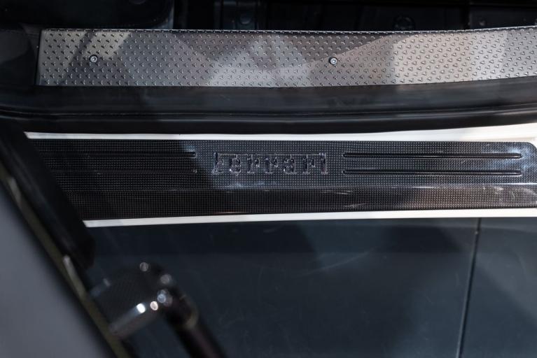 http://www.koenigseggchicago.com/galleria_images/174/174_p29_f.jpg