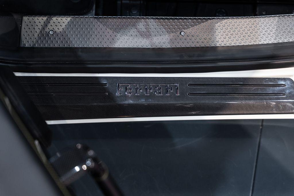http://www.koenigseggchicago.com/galleria_images/174/174_p29_l.jpg