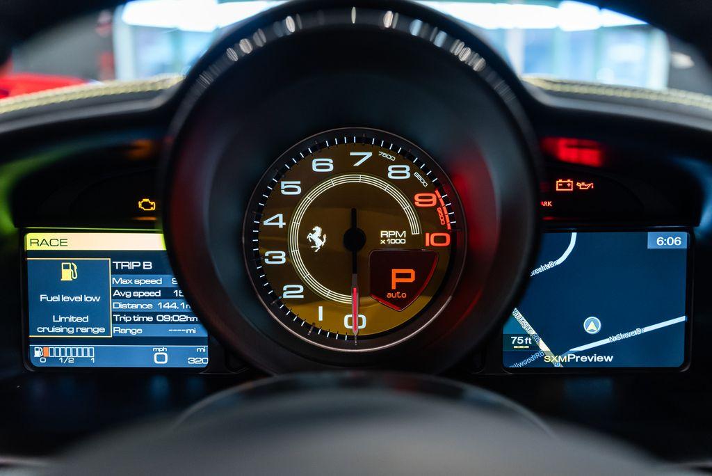 http://www.koenigseggchicago.com/galleria_images/174/174_p32_l.jpg