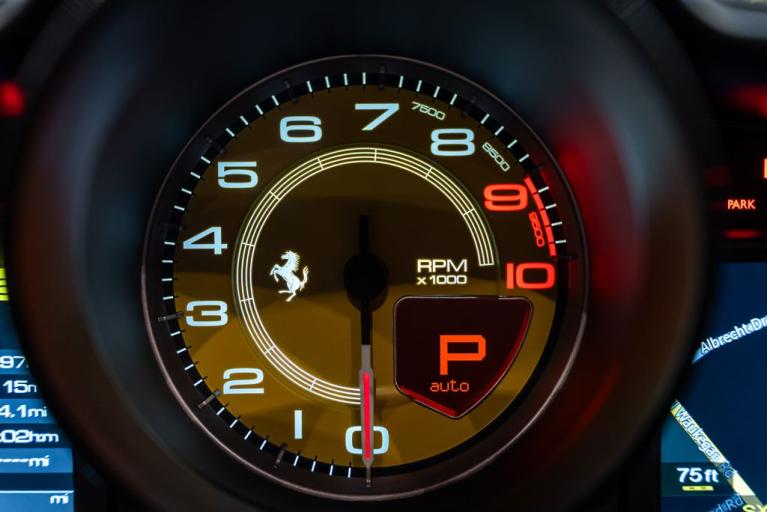 http://www.koenigseggchicago.com/galleria_images/174/174_p33_f.jpg