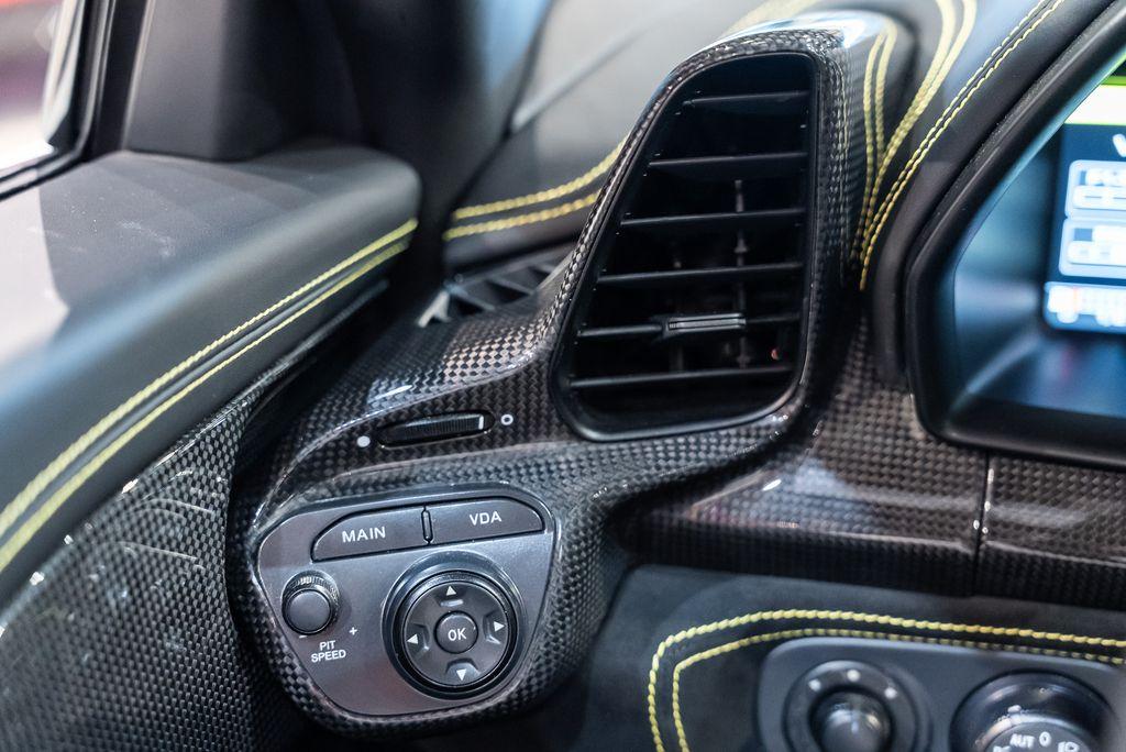 http://www.koenigseggchicago.com/galleria_images/174/174_p36_l.jpg