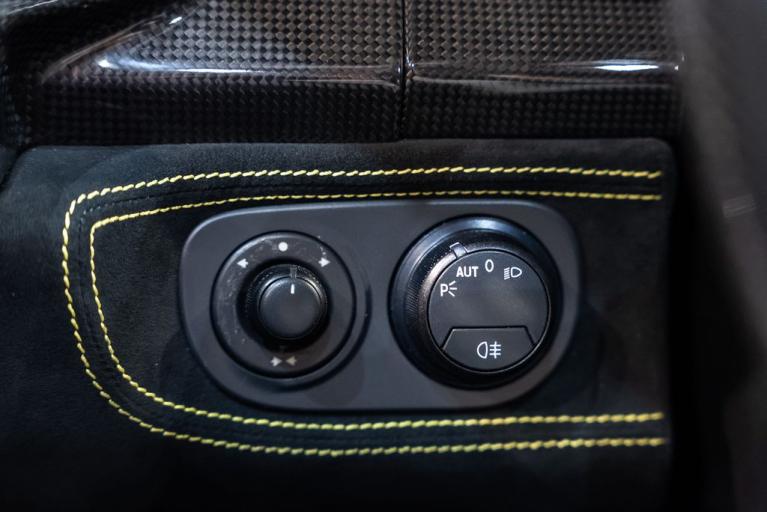 http://www.koenigseggchicago.com/galleria_images/174/174_p37_f.jpg