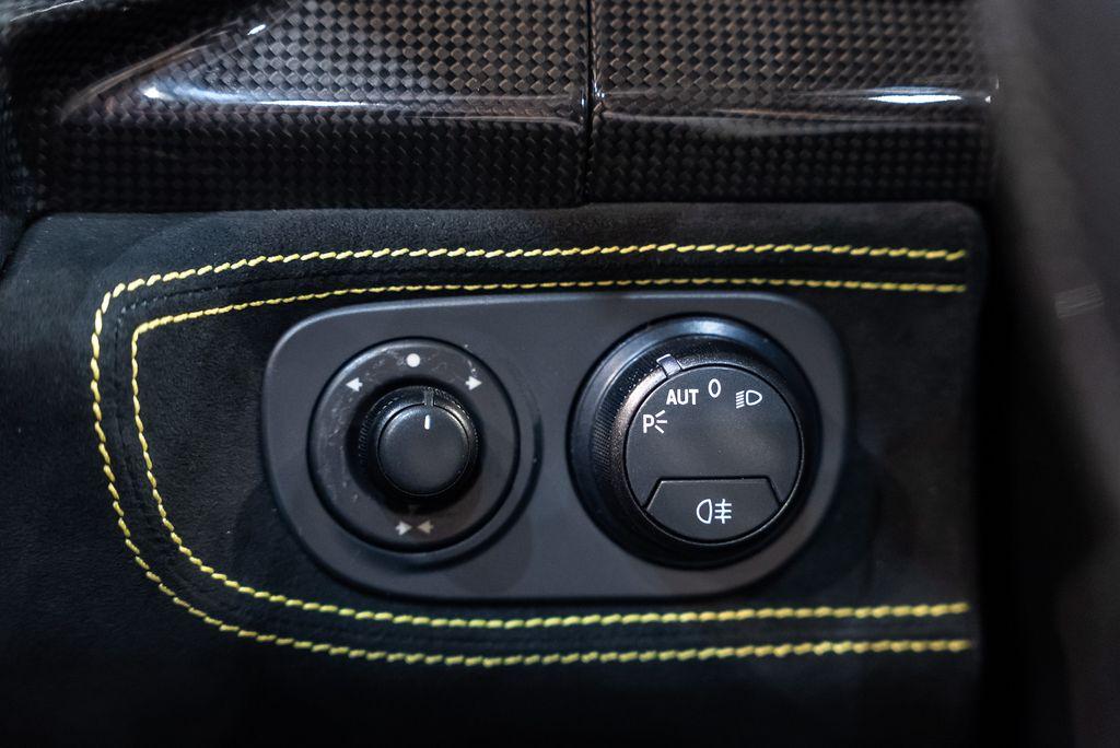 http://www.koenigseggchicago.com/galleria_images/174/174_p37_l.jpg