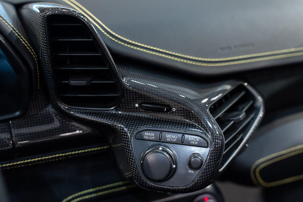 http://www.koenigseggchicago.com/galleria_images/174/174_p38_l.jpg