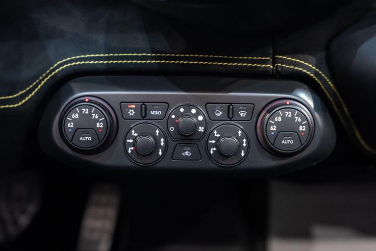 http://www.koenigseggchicago.com/galleria_images/174/174_p39_f.jpg