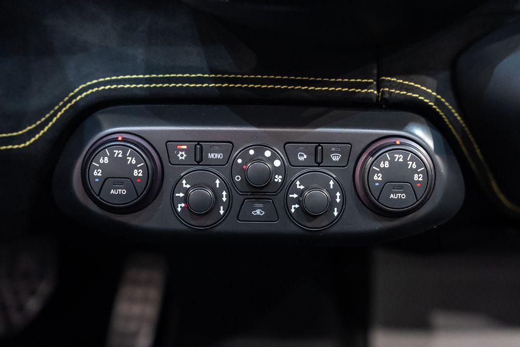 http://www.koenigseggchicago.com/galleria_images/174/174_p39_l.jpg