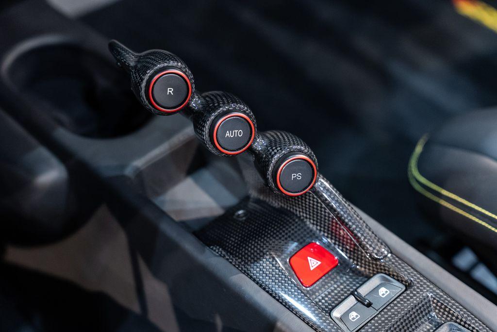 http://www.koenigseggchicago.com/galleria_images/174/174_p40_l.jpg
