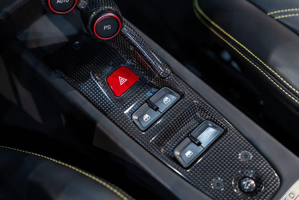 http://www.koenigseggchicago.com/galleria_images/174/174_p41_l.jpg