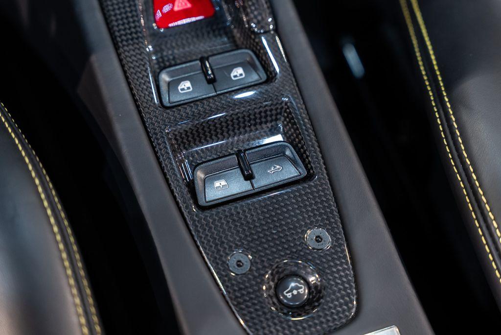 http://www.koenigseggchicago.com/galleria_images/174/174_p42_l.jpg