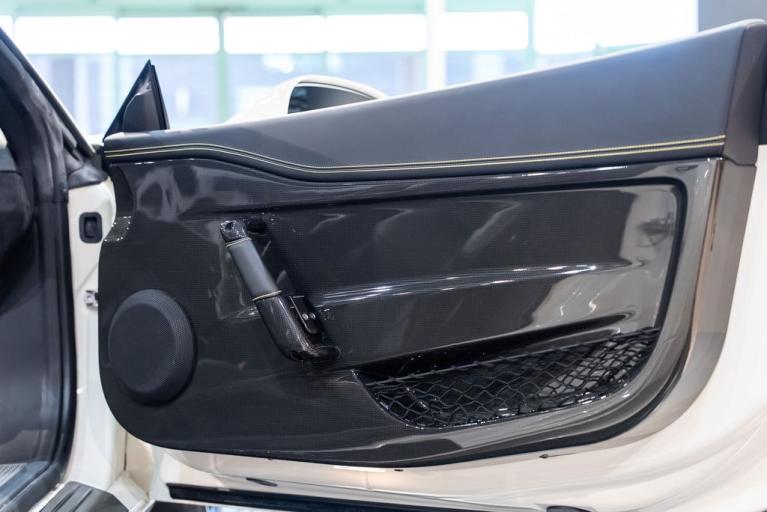 http://www.koenigseggchicago.com/galleria_images/174/174_p50_f.jpg