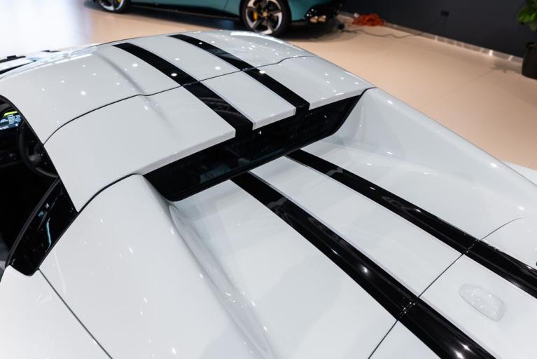 http://www.koenigseggchicago.com/galleria_images/174/174_p51_f.jpg
