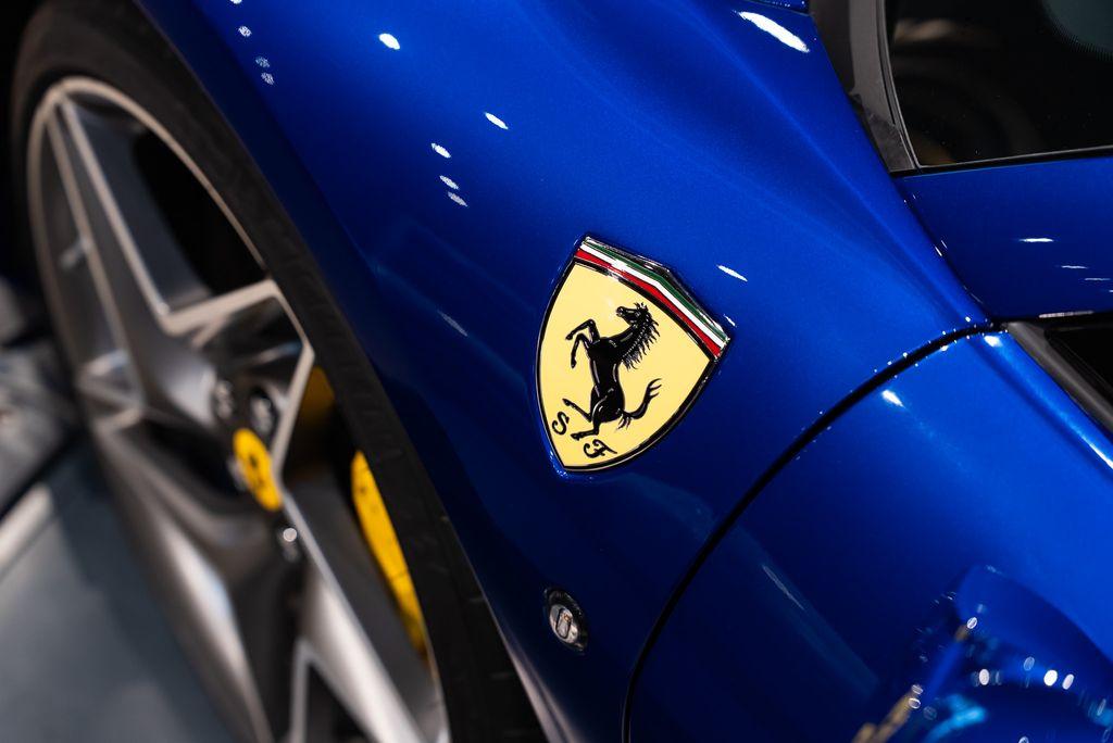 http://www.koenigseggchicago.com/galleria_images/175/175_p12_l.jpg