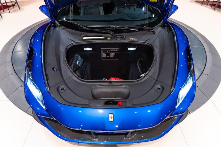 http://www.koenigseggchicago.com/galleria_images/175/175_p17_f.jpg