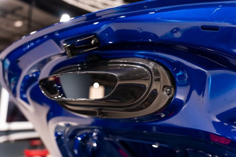 http://www.koenigseggchicago.com/galleria_images/175/175_p20_f.jpg