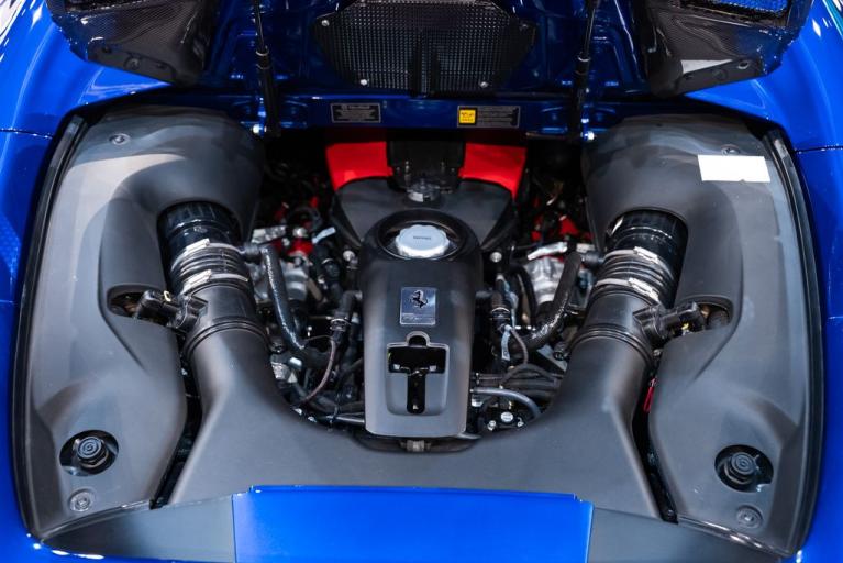http://www.koenigseggchicago.com/galleria_images/175/175_p22_f.jpg