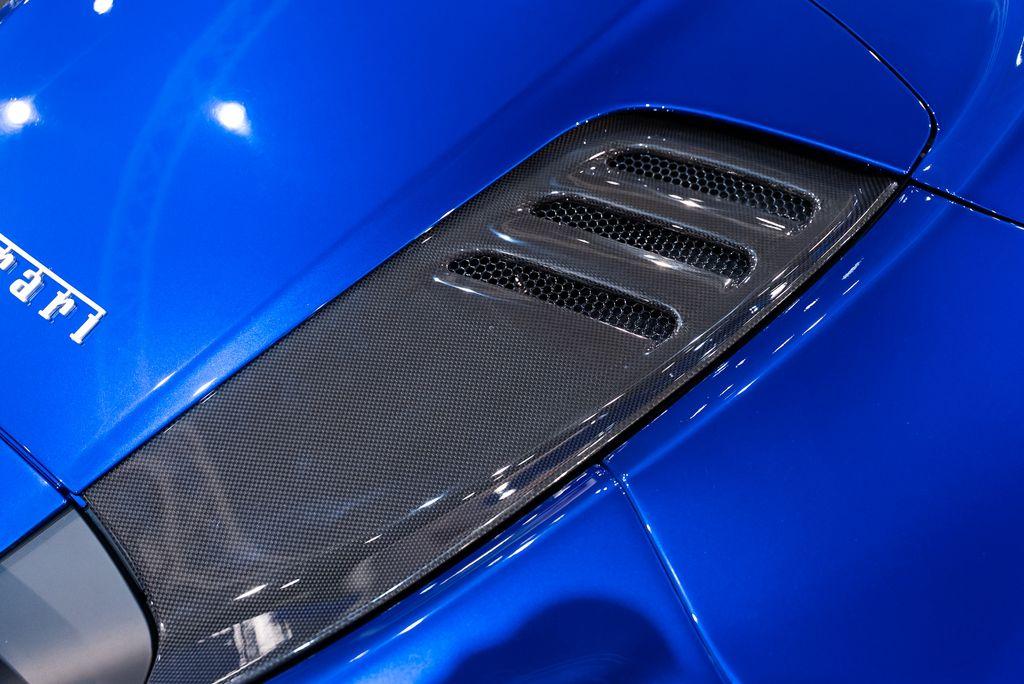 http://www.koenigseggchicago.com/galleria_images/175/175_p24_l.jpg
