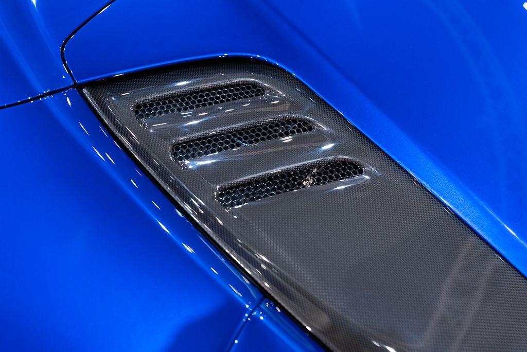 http://www.koenigseggchicago.com/galleria_images/175/175_p25_l.jpg