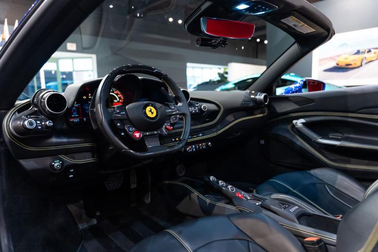 http://www.koenigseggchicago.com/galleria_images/175/175_p32_f.jpg