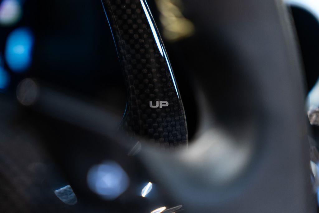 http://www.koenigseggchicago.com/galleria_images/175/175_p36_l.jpg