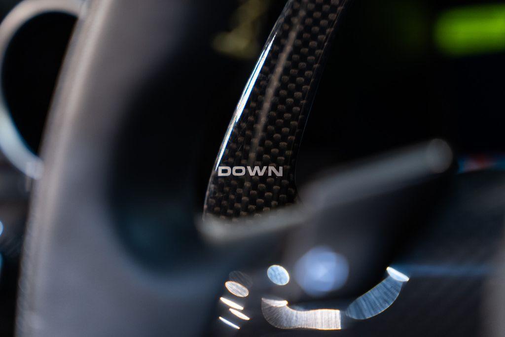 http://www.koenigseggchicago.com/galleria_images/175/175_p37_l.jpg