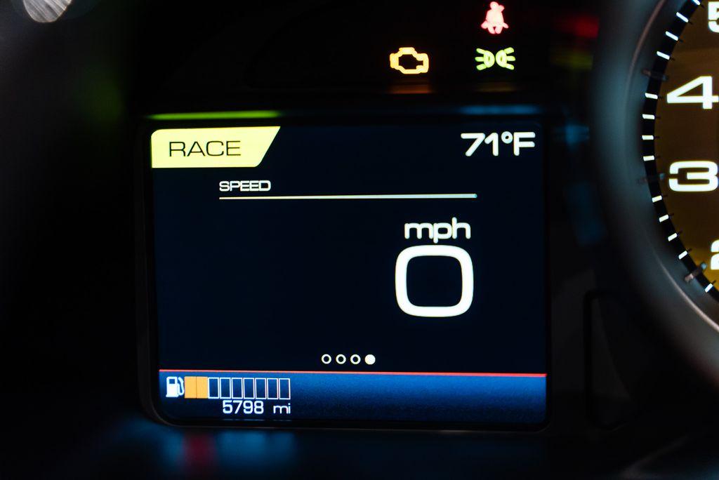 http://www.koenigseggchicago.com/galleria_images/175/175_p40_l.jpg