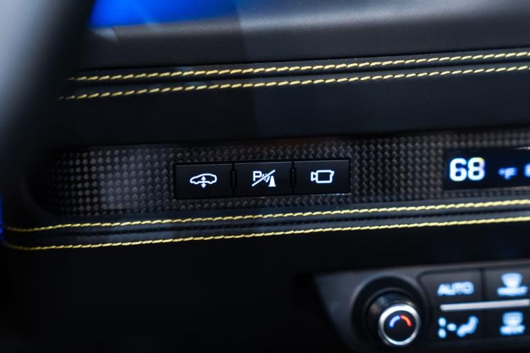 http://www.koenigseggchicago.com/galleria_images/175/175_p44_f.jpg