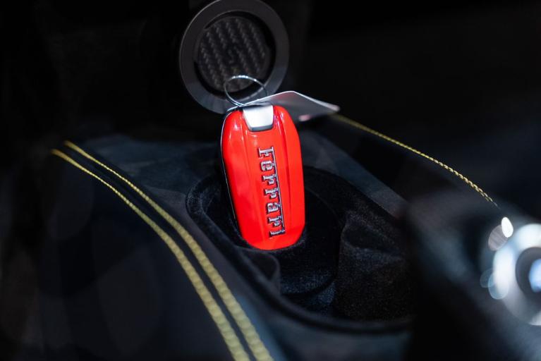 http://www.koenigseggchicago.com/galleria_images/175/175_p47_f.jpg