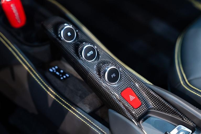 http://www.koenigseggchicago.com/galleria_images/175/175_p48_f.jpg