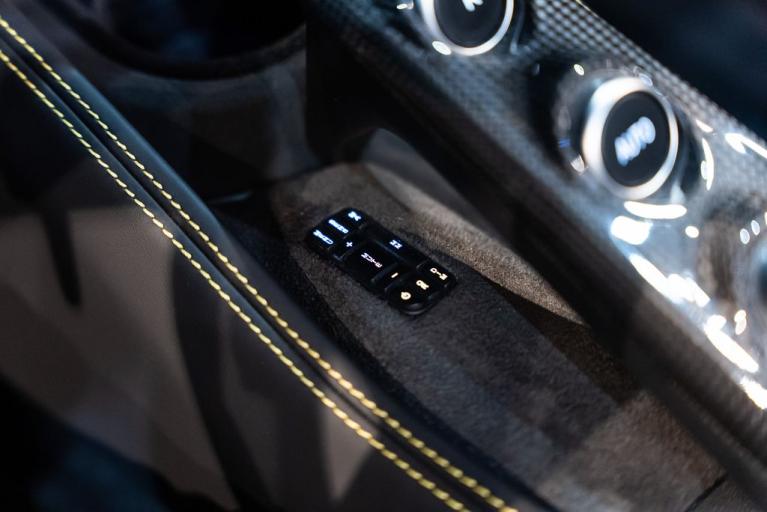 http://www.koenigseggchicago.com/galleria_images/175/175_p49_f.jpg
