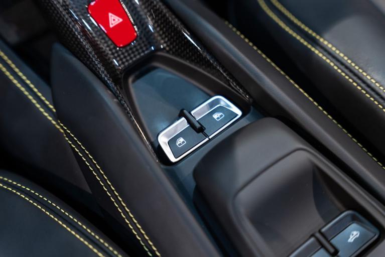 http://www.koenigseggchicago.com/galleria_images/175/175_p50_f.jpg