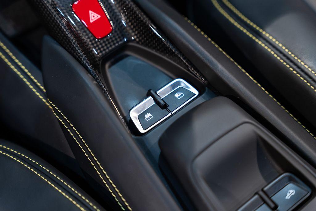 http://www.koenigseggchicago.com/galleria_images/175/175_p50_l.jpg