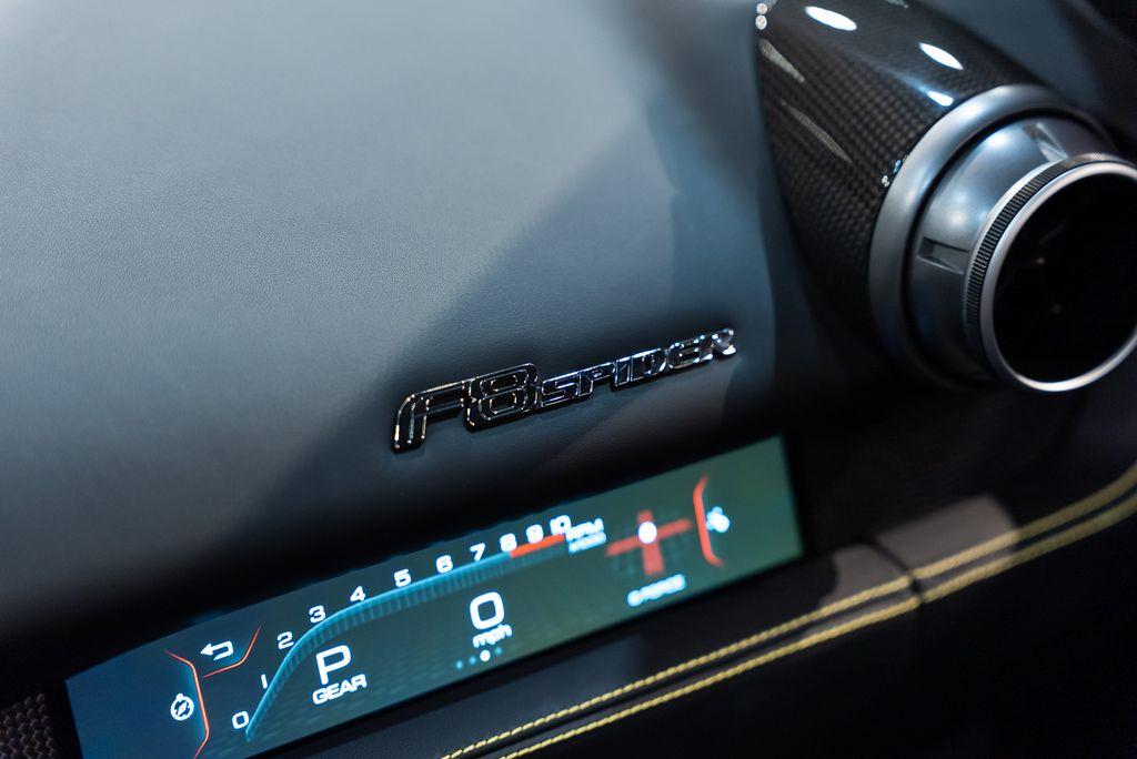 http://www.koenigseggchicago.com/galleria_images/175/175_p52_l.jpg