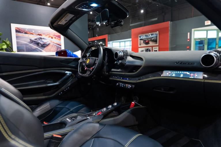 http://www.koenigseggchicago.com/galleria_images/175/175_p55_f.jpg