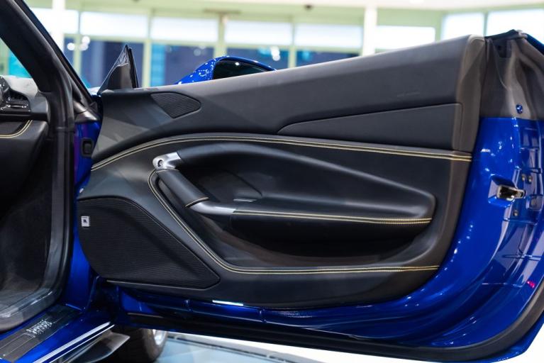 http://www.koenigseggchicago.com/galleria_images/175/175_p56_f.jpg