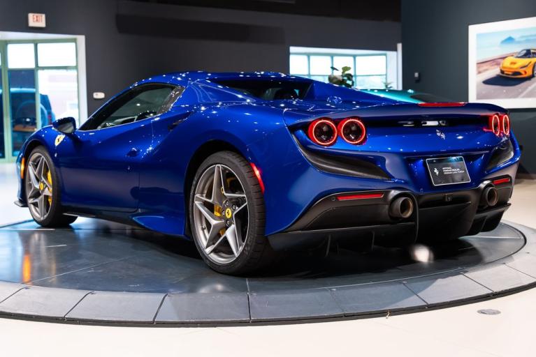 http://www.koenigseggchicago.com/galleria_images/175/175_p59_f.jpg