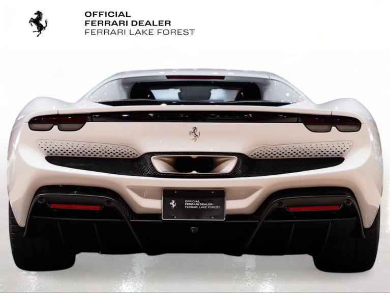 http://www.koenigseggchicago.com/galleria_images/176/176_p11_f.jpg